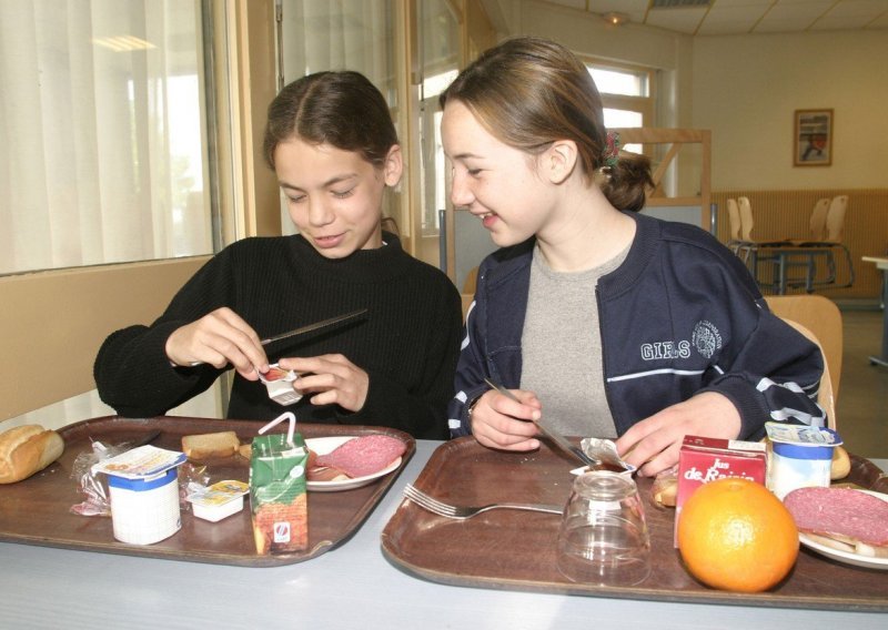 Ministarstvo zabranilo zapošljavanje kuharice u školi, djeci ukidaju ručak
