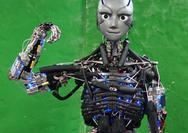 Ovaj se robot znoji dok radi tjelovježbu