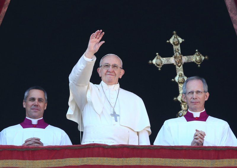 Papa pozvao na miroljubivo rješenje sukoba na Bliskom istoku