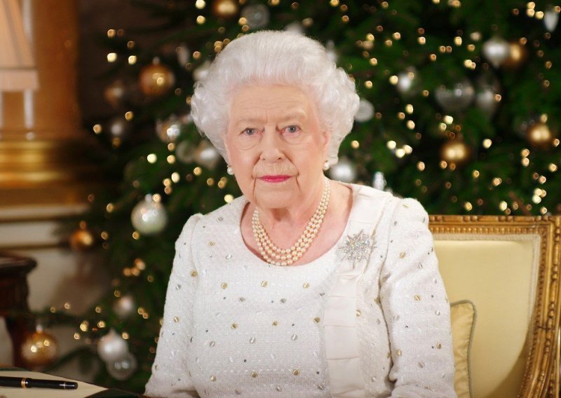 Kraljica Elizabeta poželjela dobrodošlicu Meghan Markle u kraljevsku obitelj