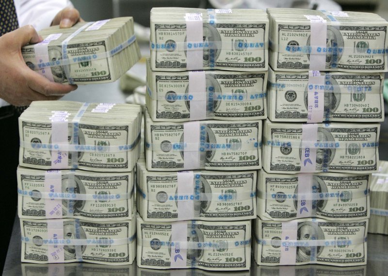 SAD: jačanje zapošljavanje ojačalo dolar