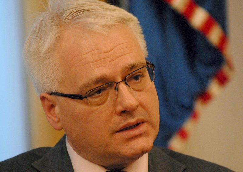 Josipovic presented with official election results