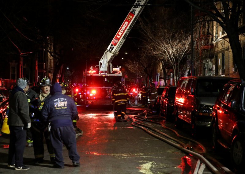 U požaru stambene zgrade u New Yorku 12 poginulih