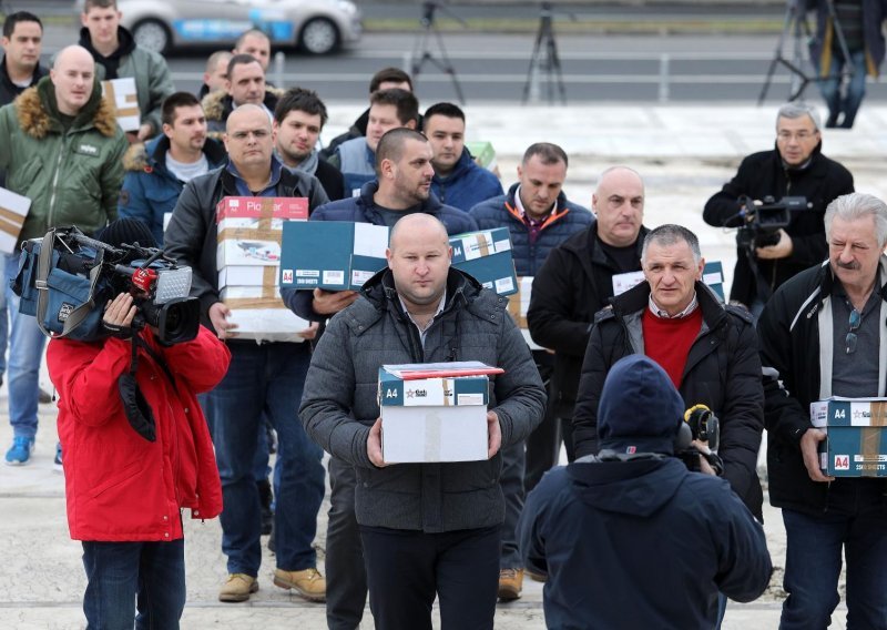 Taksisti predali pet tisuća primjedbi na novi nacrt zakona. Oglasio se i Uber