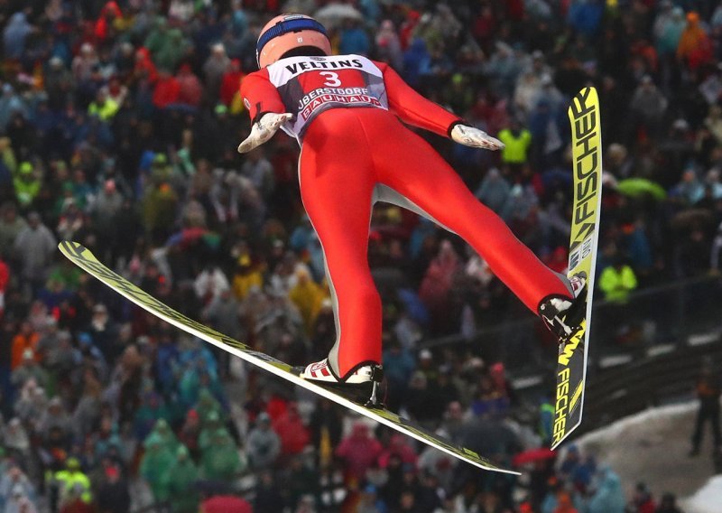 Poljak Stoch sa sunarodnjacima 'pokorio' njemački Oberstdorf