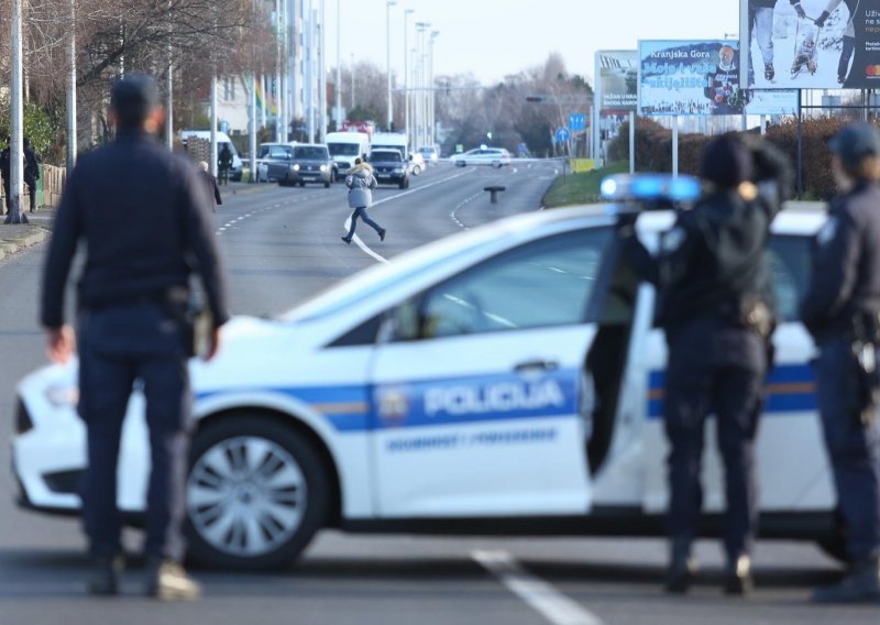 Zbog prometne nesreće zatvoren dio Slavonske avenije