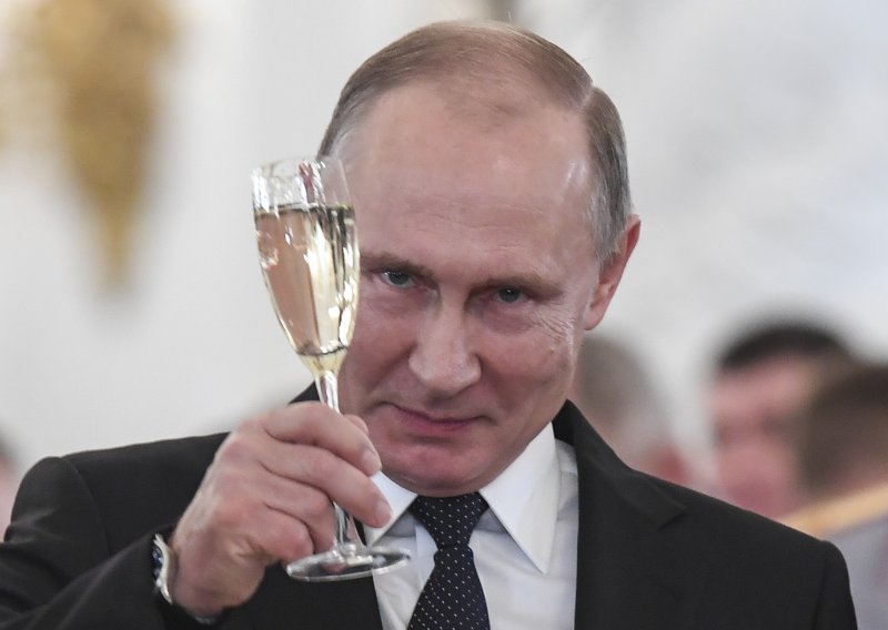 Putin poželio 'mir i napredak dragoj i jedinoj velikoj Rusiji'
