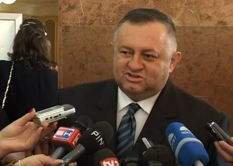 Bosnia's chief state prosecutor suspended