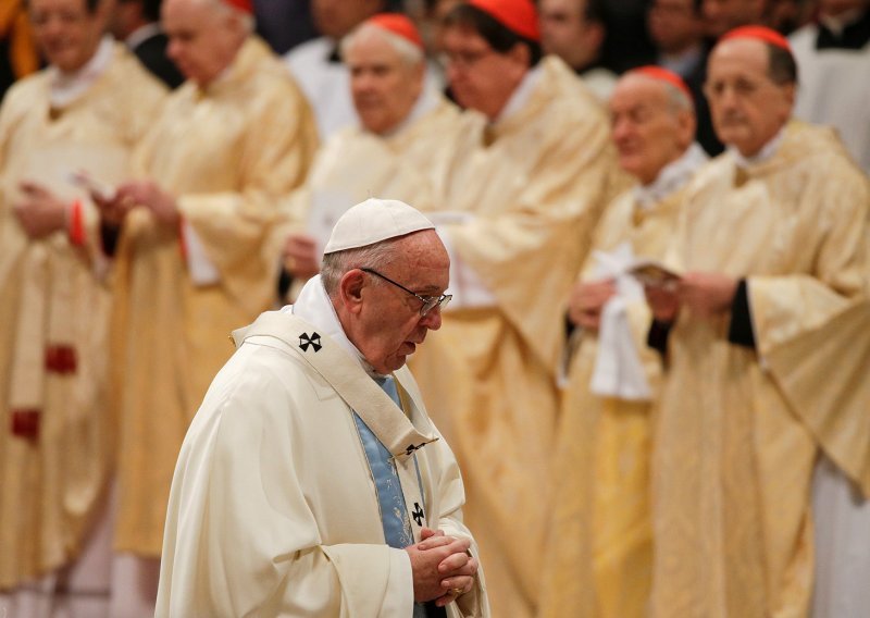 Papa poziva na 'novinarstvo mira' u borbi protiv 'tragedije' lažnih vijesti