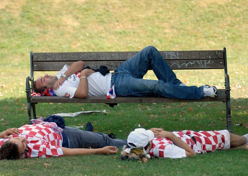 Zatišje pred buru: Konačno godina bez izborne utakmice, a političari...?