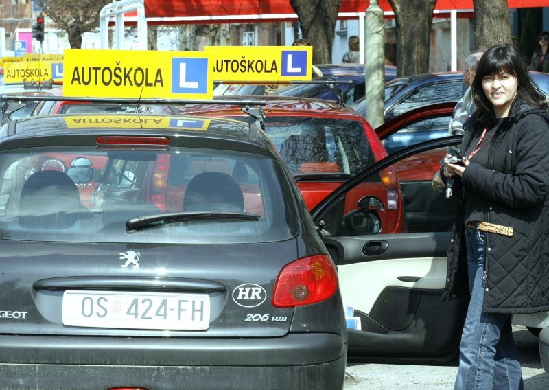 Autoškole dižu cijene: 'Benzin poskupio, ne možemo protiv matematike...'