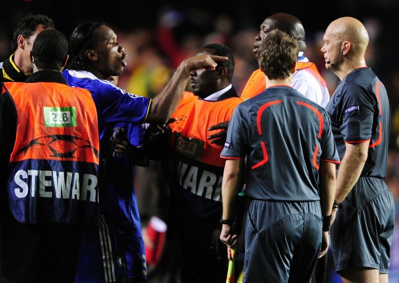 Uefa kaznila Drogbu s dvije utakmice