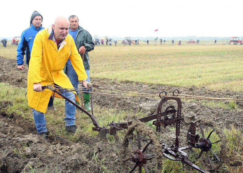 Tolušić nakon pljuske Ustavnog suda našao odlično rješenje za zapuštene njive