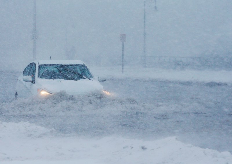 Snijeg i led okovali dijelove SAD-a i Kanade, temperature i do minus 30 stupnjeva