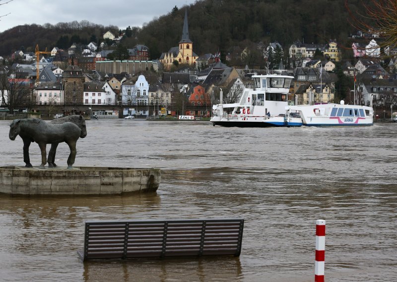 Njemačka u strahu od velike poplave, promet Rajnom obustavljen