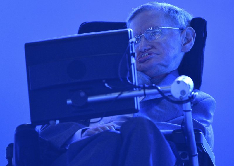 Stephen Hawking: Želim biti zlikovac u Jamesu Bondu