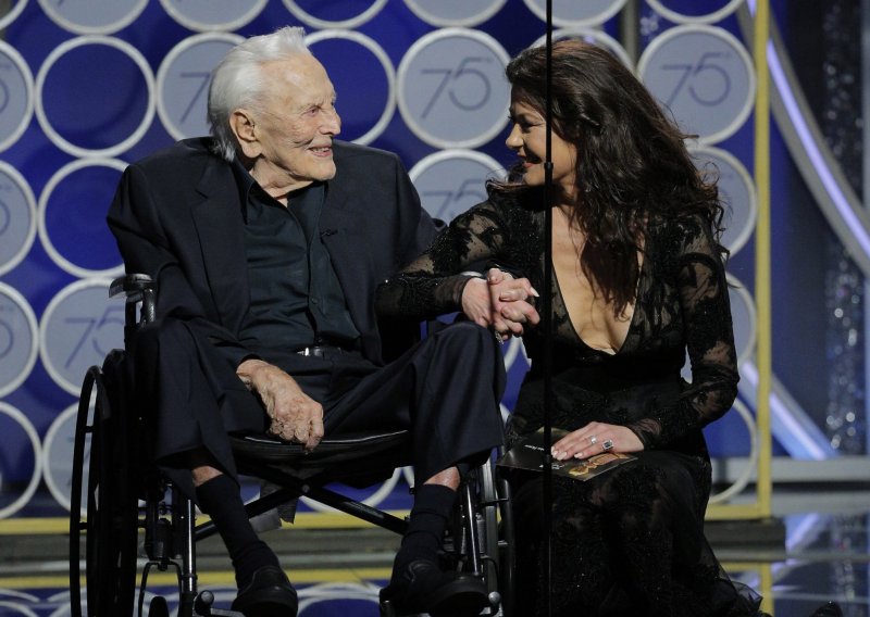 Holivudska legenda, 101-godišnji Kirk Douglas podigao publiku na noge