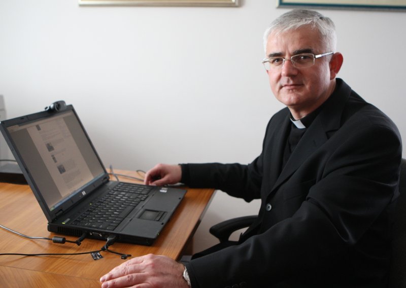 Biskup Uzinić: Crkva ne smije biti poput 'gospođe ludosti', moramo odbaciti licemjerje bez obzira na cijenu
