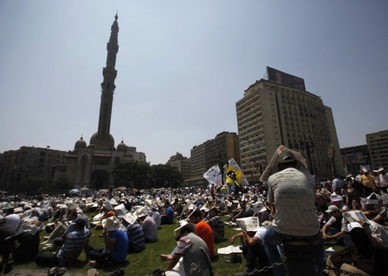 Mursijevi pristaše ispražnjeni iz džamija u središtu Kaira