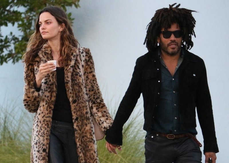 Ne može joj odoljeti: Lenny Kravitz ljubi 23 godine mlađu manekenku