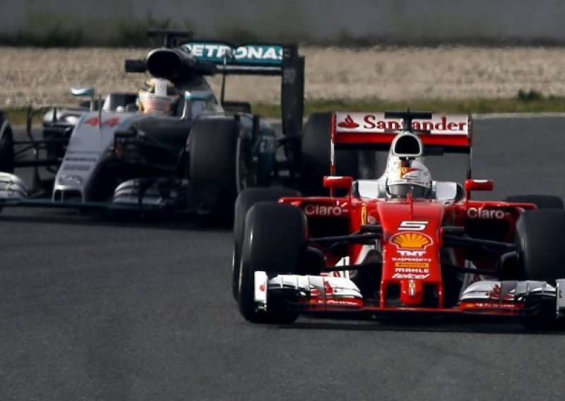 Ferrari pokazao zube, Kimi i Vettel brži od Mercedesa!
