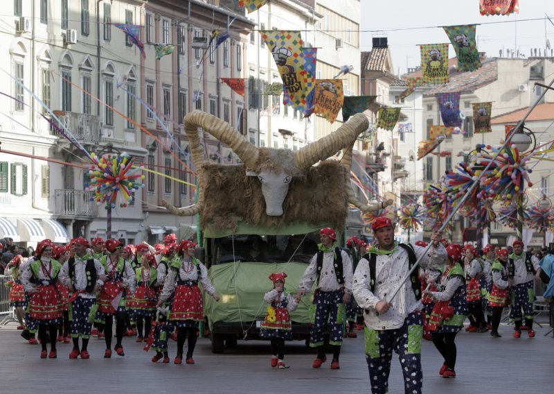 Deset tisuća maškara na Karnevalu