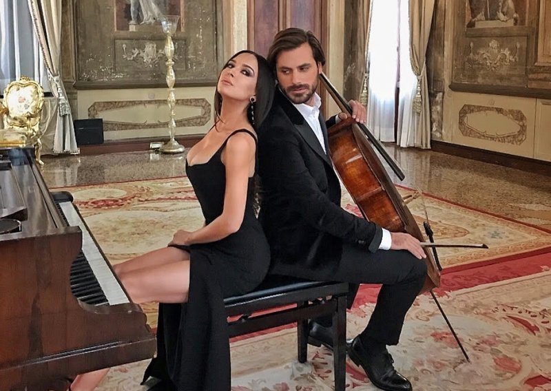 Stjepan Hauser se ne odvaja od dugonoge Lole: Lijepa brineta izbacila adute u prvi plan