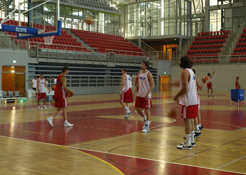 Vrući treninzi košarkaša u klimatiziranoj Žatiki