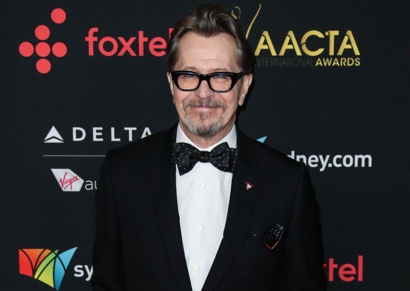 Nakon četiri propala braka i problema s alkoholom Gary Oldman vraća se na velika vrata