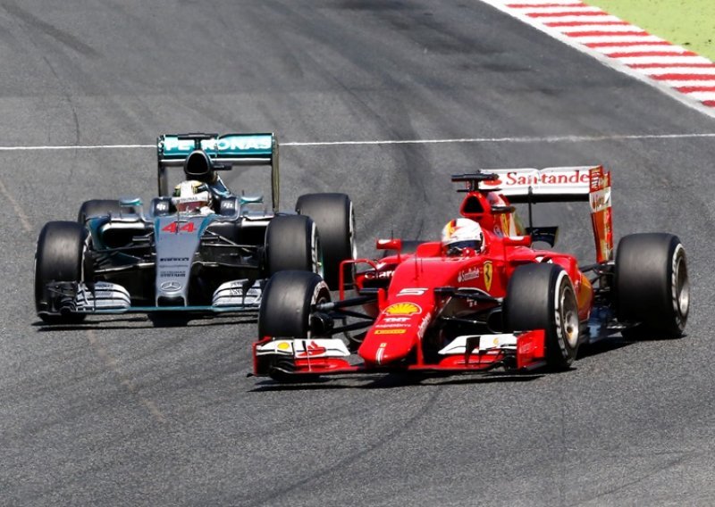 Vettel i Ferrari pokazali Mercedesu zube na stazi!