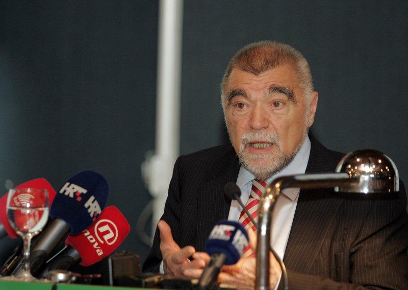 Mesić: Rehnov prijedlog nema smisla