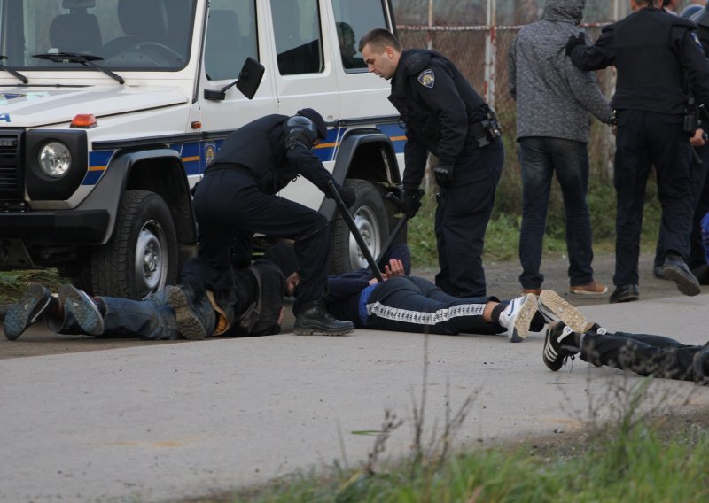 Pogledajte policijske pendreke na Torcidi u Zelini