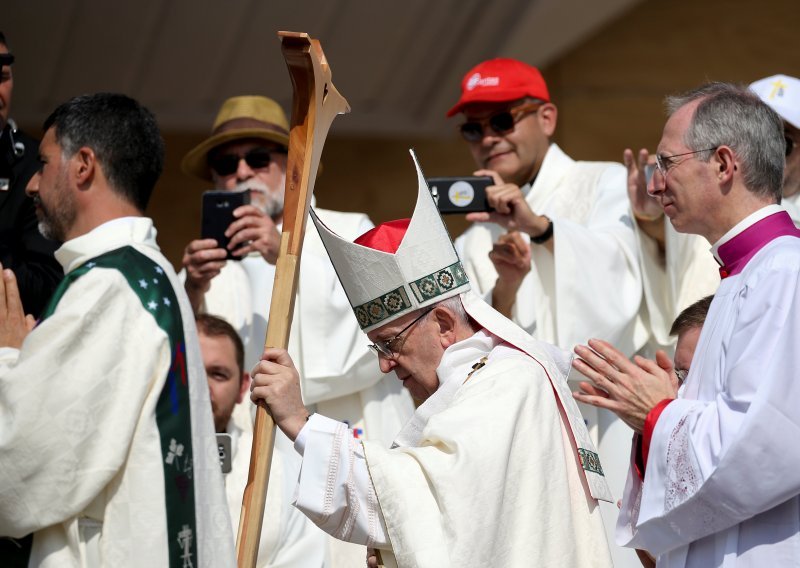 Papa Franjo stigao u Peru nakon burnog posjeta Čileu