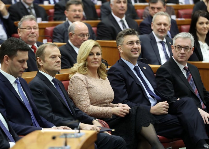 Tusk govorom na hrvatskom oduševio predsjednicu, a ona napala 'razne emisare'