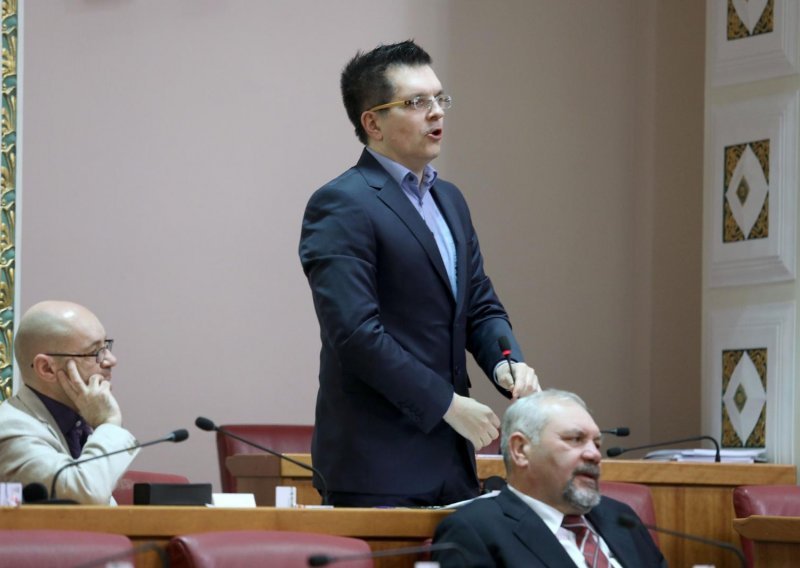 Bunjac pozvao građane da se suprotstave najavljenoj mirovinskoj reformi
