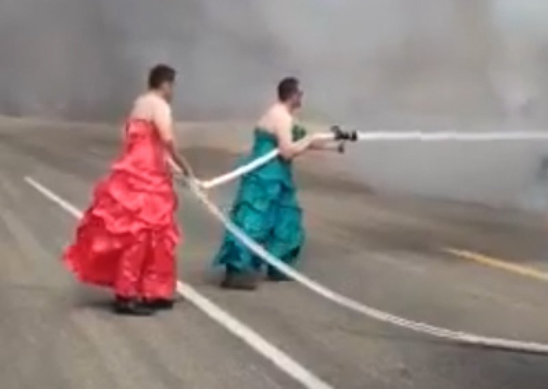 Možete li zamisliti vatrogasce u šik haljinama?