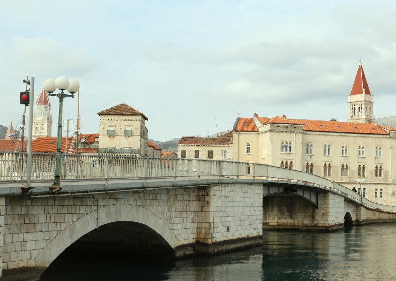 Čiovski most popravljen, i to - ručno?!