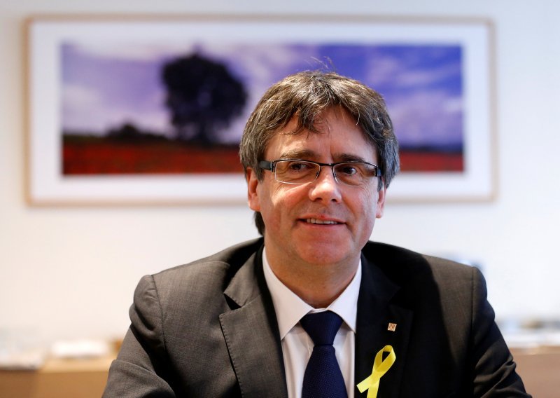 Puigdemont poručio da ne odustaje od kandidature za predsjednika Katalonije