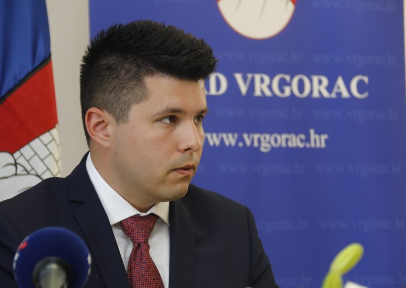 Vrgoračkim gradskim vijećnicima i nadalje po kuna mjesečno