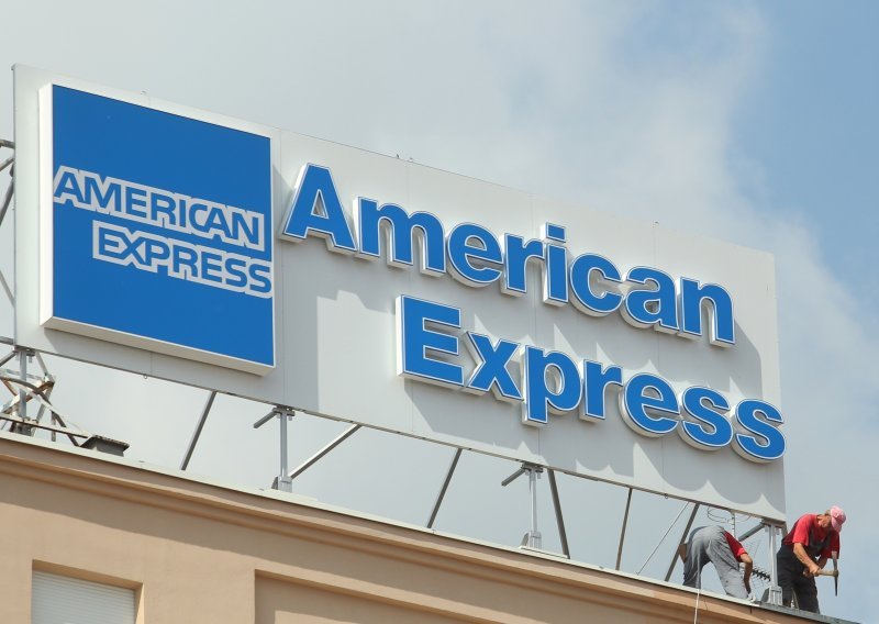 Prihodi i dobit American Expressa porasli, cijena dionice pala