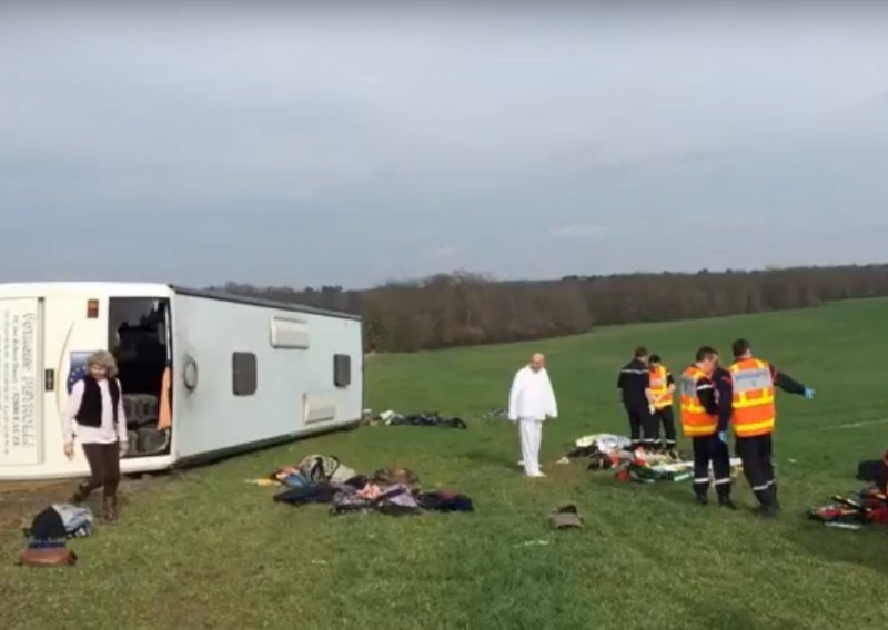 U nesreći školskog autobusa 27 ozlijeđenih