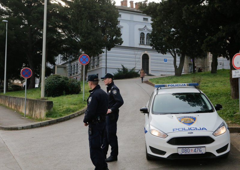 Evakuacija u Puli zbog dojave o bombi