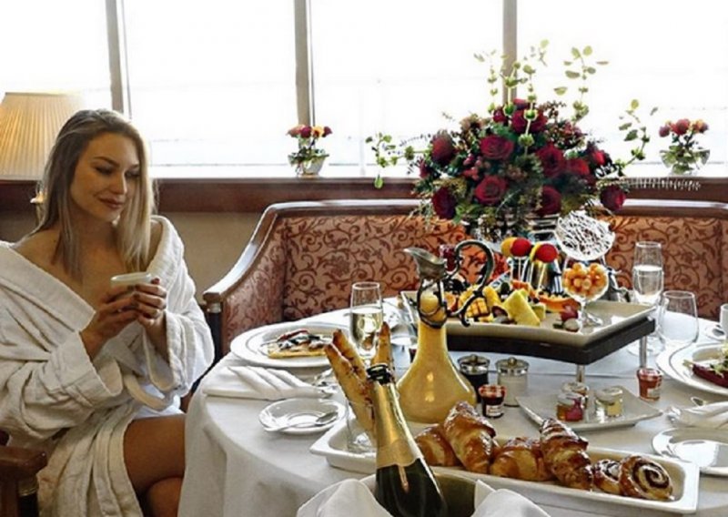 Sonja Kovač: Šampanjac za doručak u predsjedničkom apartmanu