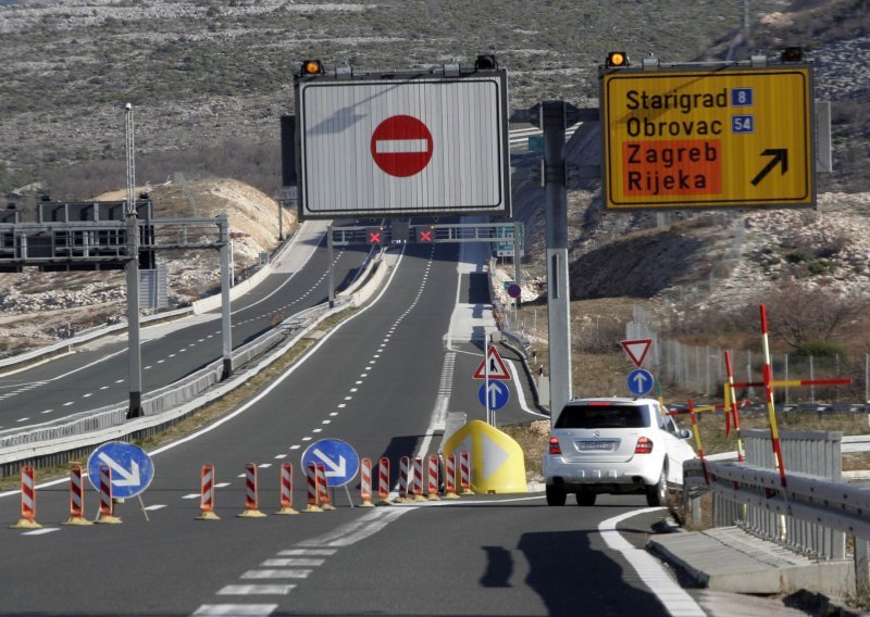 Zbog jake bure zatvorena DC54 Maslenica-Zaton Obrovački