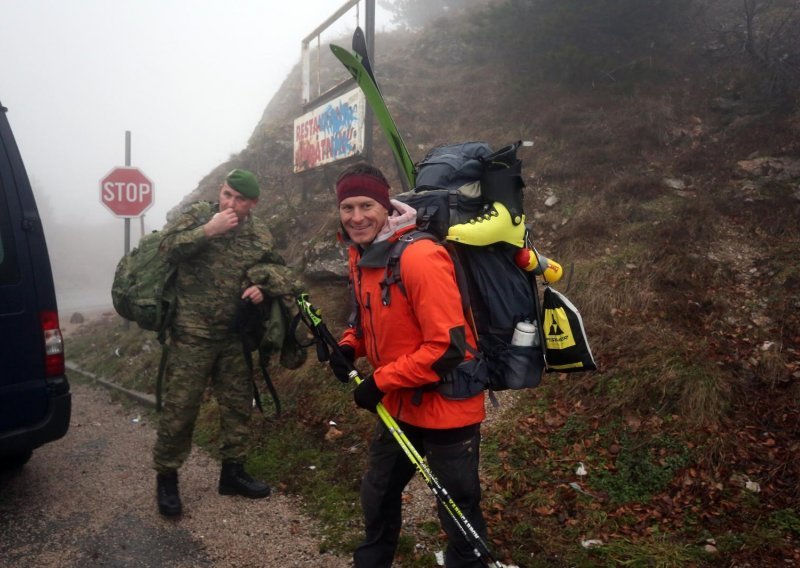 Nakon pola dana hodanja Kostelić stigao na Zavižan - tri sata kasnije stigla je i vojska