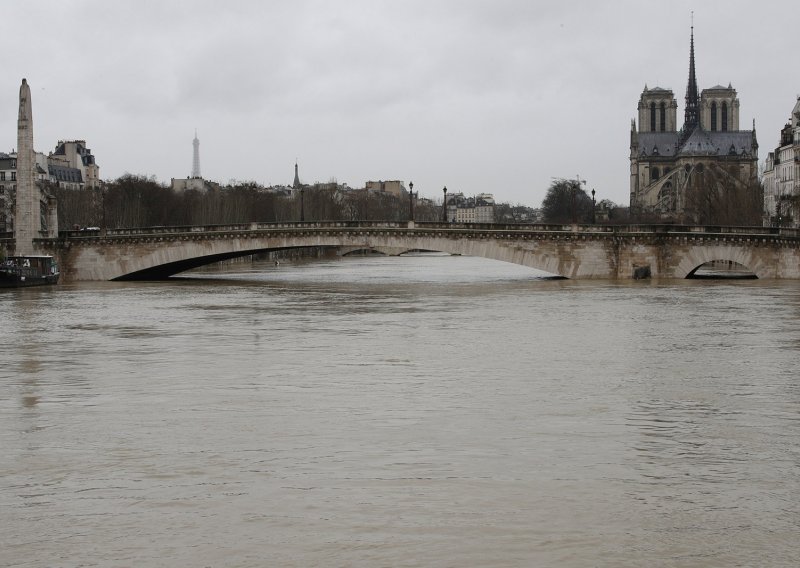 Seina prijeti Parizu: Dio Louvrea zatvoren, Pariz pod najezdom štakora