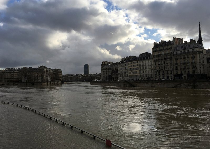 Vodostaj Seine raste, vrhunac se očekuje u Parizu tijekom noći