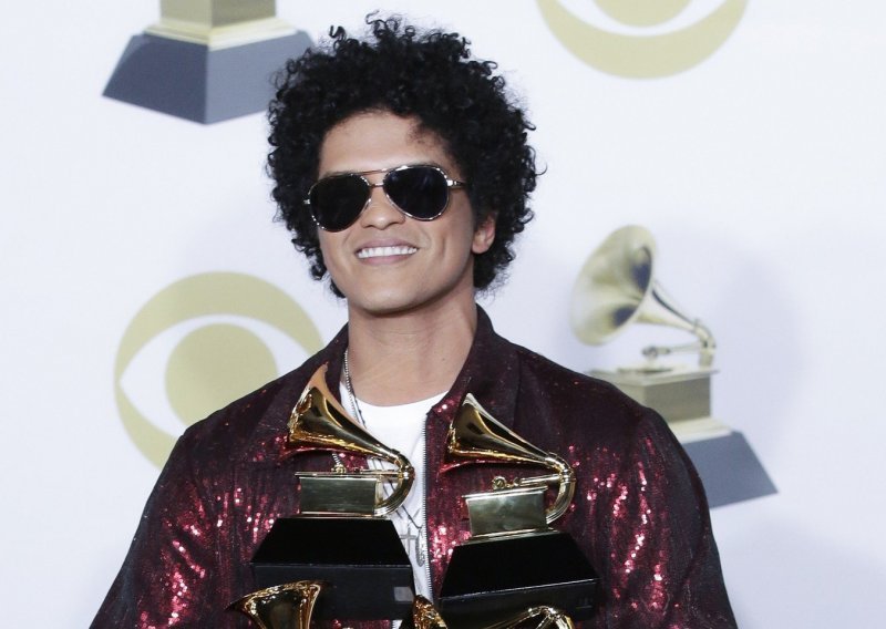 Bruno Mars pomeo repere i pokupio ključne Grammyje