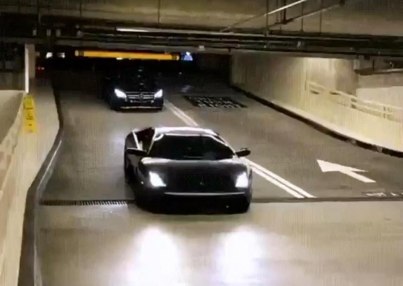 Nije mu dosta što vozi Lamborghini, nego i nas ostale pravi budalama