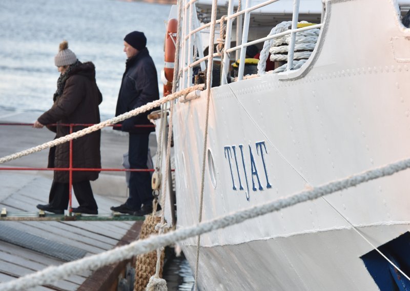 Jadrolinijin putnički brod sudario se s teretnim koji je potonuo, posada spašena